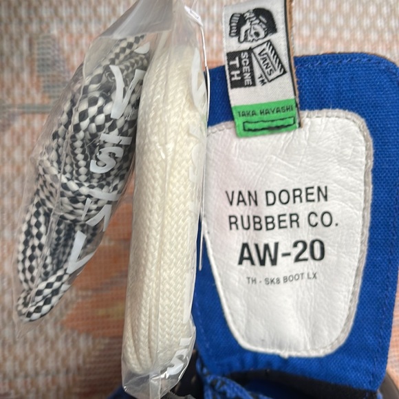 Vans WMNS Th Sk8-Boot Lx
(Leather) Black
VN0A4UWQL3A
Sneakers G - Picture 15 of 16